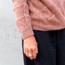 Pinecone sweater - side